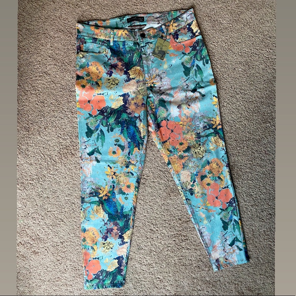 NWT Peruvian Connection patterned crop length pant
